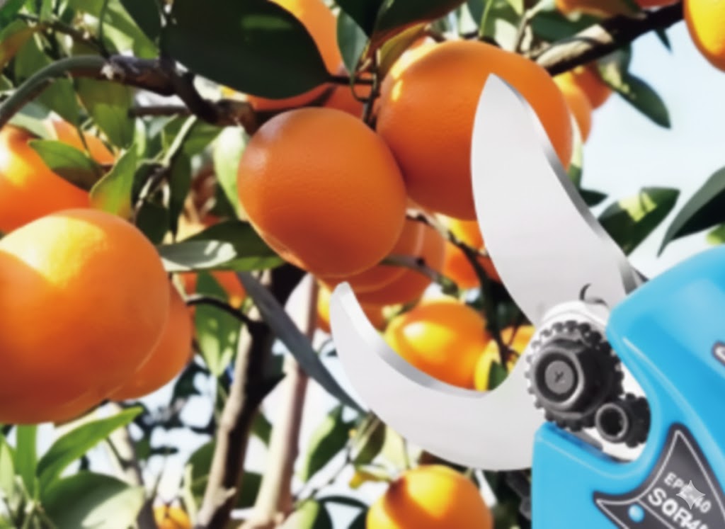 Lightweight 690g electric pruner with ergonomic non-slip grip